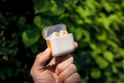 Brezžične slušalke House of Marley REBEL CREAM TRUE WIRELESS EARBUDS