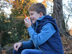 Walkie Talkie MOTOROLA T42 TRIPLE, 3-KIT, PMR446, 16 kanalov, 4km, +dodatki
