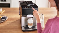 Popolnoma avtomatski kavni aparat Bosch TPE40307