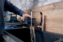 Prenosni čistilec madežev HOOVER HS500 011