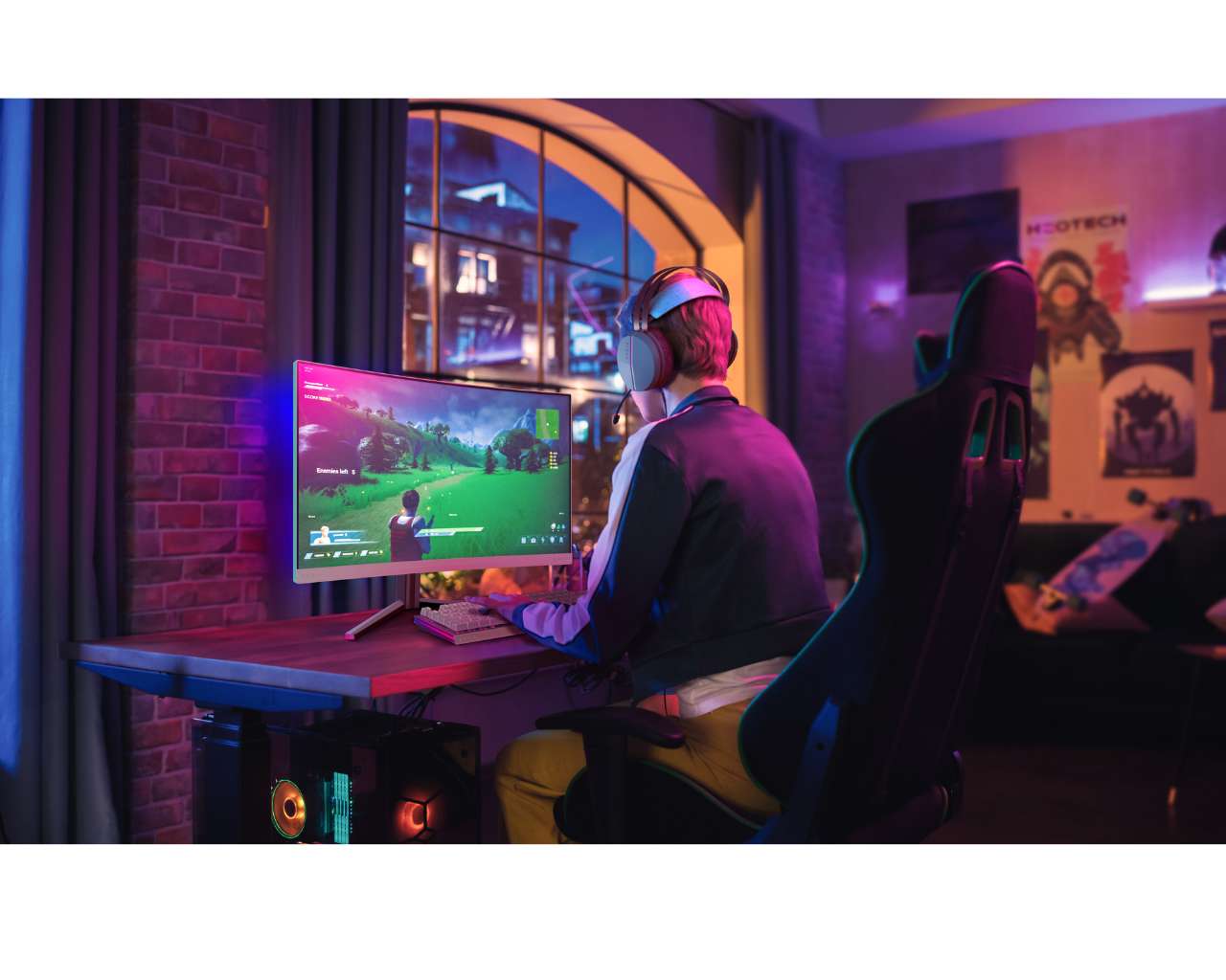 Ukrivljen gaming monitor Philips Evnia 27M2C5501 27 QHD FVA 180Hz Ambiglow